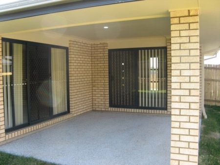 Air Conditioned Private 4 Bedroom Home - Photo 3