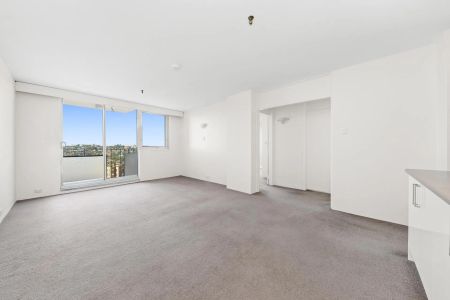Light And Bright Two Bedroom Apartment with pool in Security Building - Photo 5