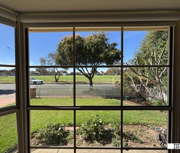 Spacious 3-Bedroom, 2-Bathroom Low-Maintenance Home - Photo 2