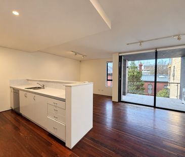 Stylish One Bedroom Apartment in the Heart of Redfern - Photo 6
