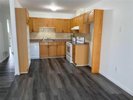 For Lease - 39 Ballantine Street, Cobourg, Ontario - Photo 5