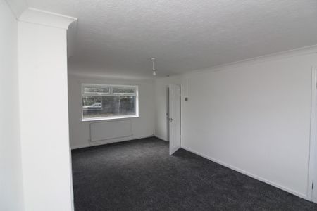 3 Bedroom Mid Terraced House - Photo 3
