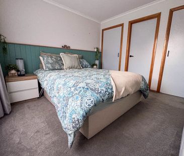 Refreshed Two-Bedroom Unit Just a Short Walk from Pakenham Main Street - Photo 5