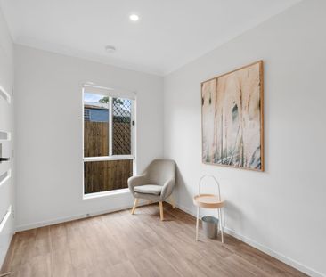 MODERN, FULLY FURNISHED, STUDIO APARTMENT - Photo 5