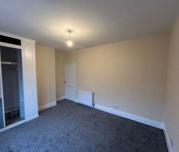 2 bedroom semi-detached house to rent - Photo 2