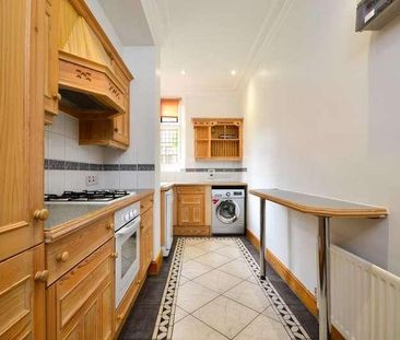 Oldfield Wood, Maybury, GU22 - Photo 1