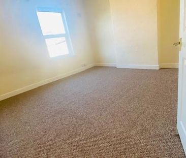 2 bedroom end of terrace house to rent - Photo 2