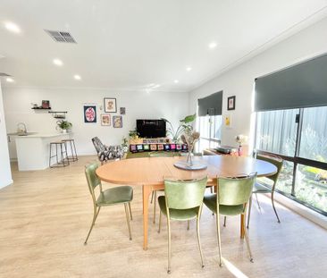 Beautiful Double-Storey Townhouse!! - Photo 6