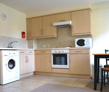 1 bed Apartment - To Let - Photo 3