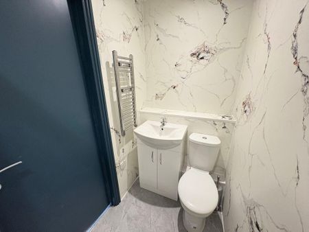 Beach Road - Room 11, South Shields, South Shields, Tyne and Wear, NE33 2LZ - Photo 5