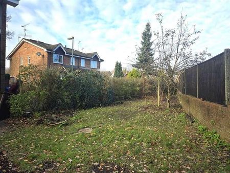 Chiltern Avenue, Farnborough, GU14 - Photo 4