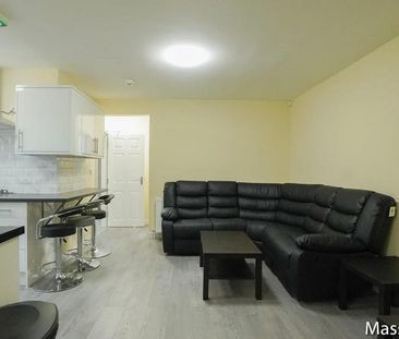 6 bedroom semi-detached house to rent - Photo 1