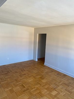 2 Bedroom Apartment located along The Kingsway available now! - Photo 1