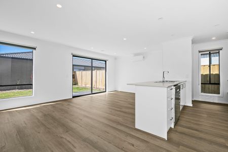 Convenient Low Maintenance Living! - Photo 4