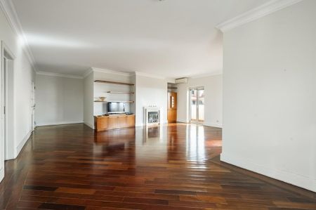 4 Bedroom Apartment with swimming pool, Monte Estoril, Cascais - Photo 5