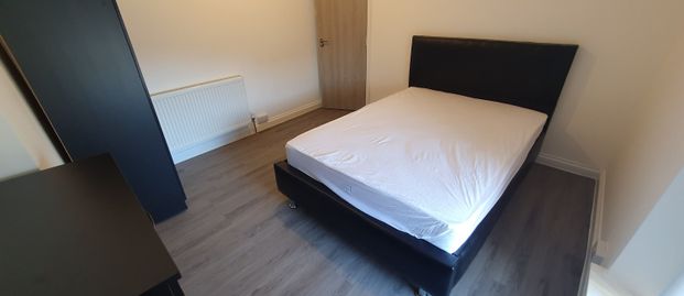 32 (7-BED) Kings Road, Canton, Cardiff, CF11 9DA - Photo 1