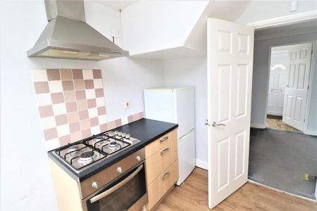 3 bedroom semi-detached house to rent - Photo 5