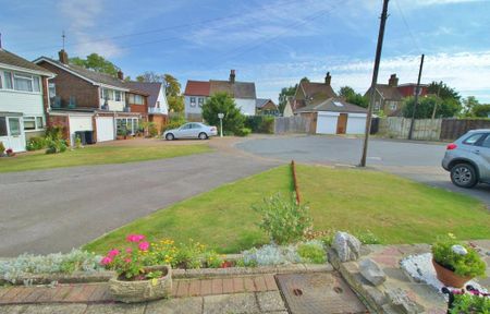 3 bedroom semi-detached house to rent - Photo 4