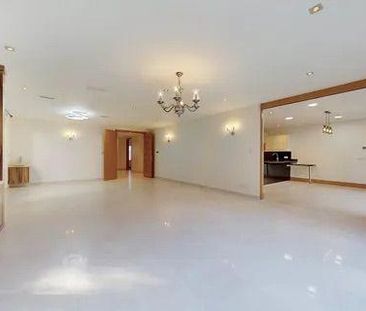 6 bedroom detached house to rent - Photo 4