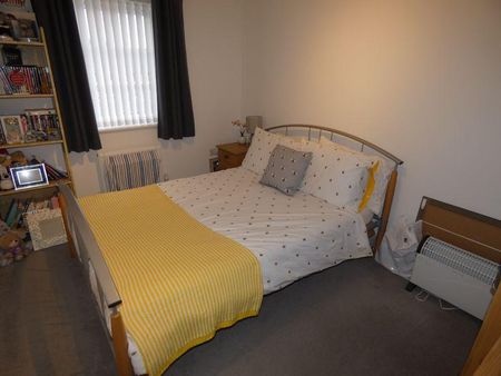 2 bedroom terraced house to rent - Photo 4