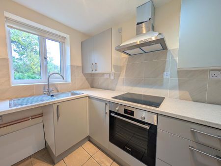 2 bedroom semi-detached house to rent - Photo 5