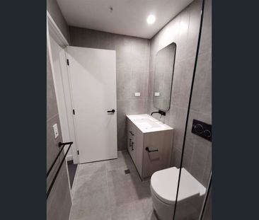 Fully furnished-Luxury apartment in Mcity, Melbourne - Photo 2