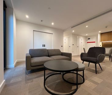 3 Bed Flat, Merino Gardens, E1W - Photo 1