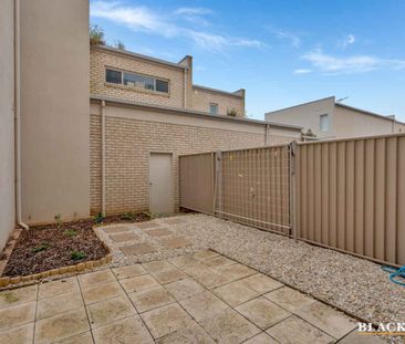 Tri-level spacious Harrison townhouse - Photo 1