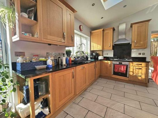 The Drive, Isleworth, TW7 - Photo 1