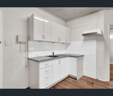 Low Maintenance Unit in Prime Location - Photo 4