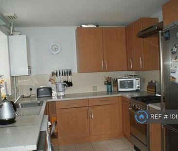 3 bedroom semi-detached house to rent - Photo 4