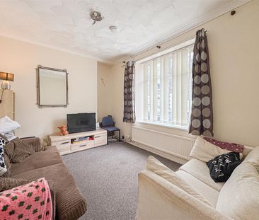 Room For Rent Queen Street, Pontypridd - Photo 1