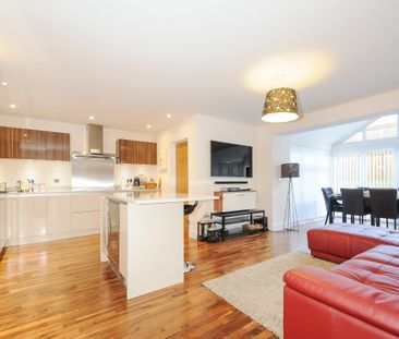 5 bedroom detached house to rent - Photo 3