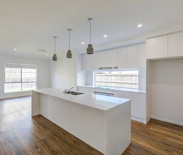 Hamptons Style Living - Photo 2