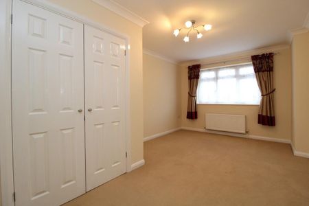 4 bedroom detached house to rent - Photo 3
