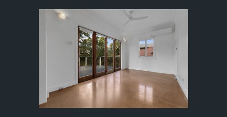 HIGHSET TIMBER HOME IN EAGLE JUNCTION SCHOOL CATCHMENT - Photo 3