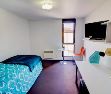 Standard Studio West Facing - Photo 3