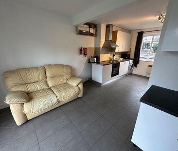 Room in a Shared House, High Road, NW10 - Photo 2