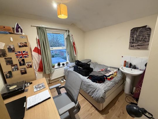 5 bedroom house to rent - Photo 1