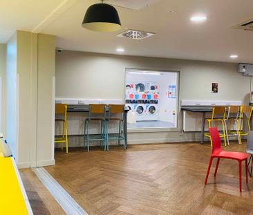 Large High Single Ensuite - Photo 4