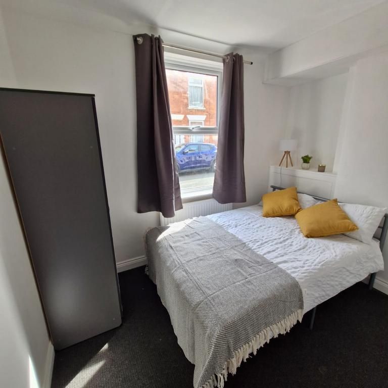 1 bedroom in a house share to rent - Photo 1