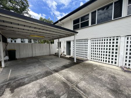 Large & airy open plan - Photo 2