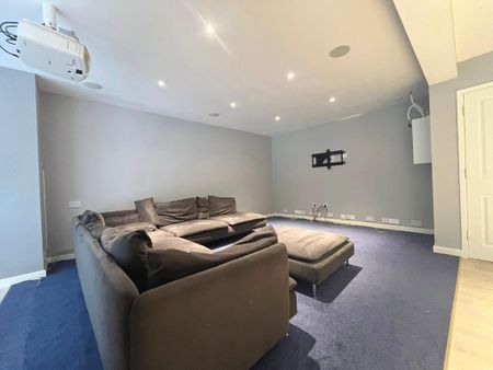 5 bedroom detached house to rent - Photo 2