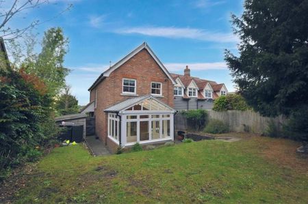 3 bedroom semi-detached house to rent - Photo 5