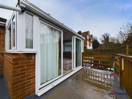 Hollington Park Road, St. Leonards-on-sea, TN38 - Photo 2