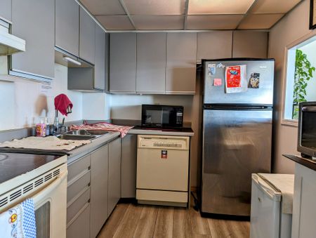 For Lease - 25 Fairview Road Unit# 1002, Mississauga, Ontario - Photo 4