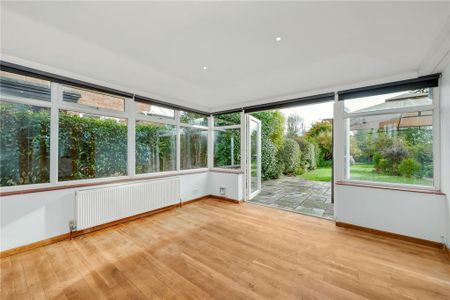 4 bedroom detached house to rent - Photo 2