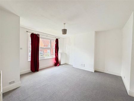 3 bedroom house to rent Jubilee Crescent, NN8 - Photo 2