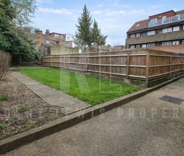 Two Double Bedroom Flat – Marlborough Gardens, London, N20 0SE - Photo 2