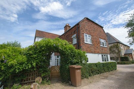 2 Bedroom - Weydon Farm Lane, Farnham - Photo 3